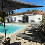 Prázdninový dům 2 Maisons Privatives Avec Piscine Et *