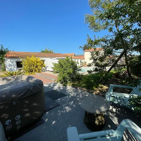 2 Maisons Privatives Avec Piscine Et Casa vacanze *