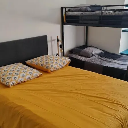 2 Maisons Privatives Avec Piscine Et Дом отдыха Grues