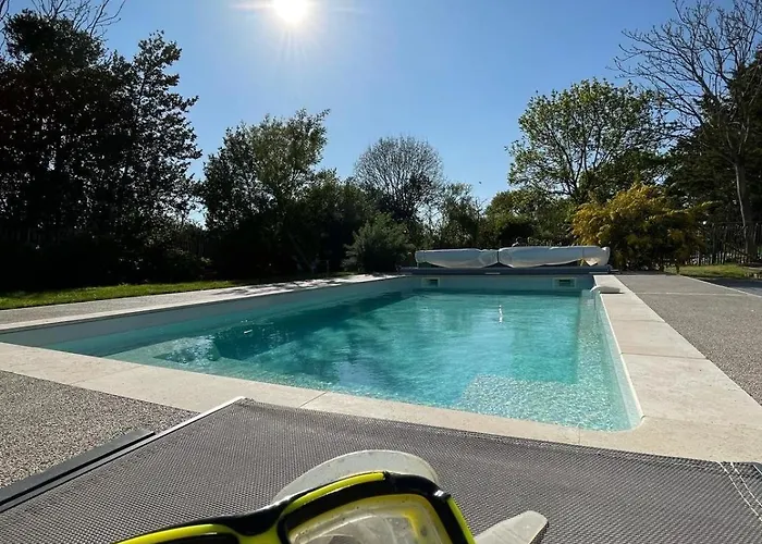 2 Maisons Privatives Avec Piscine Et Vakantiehuis Grues
