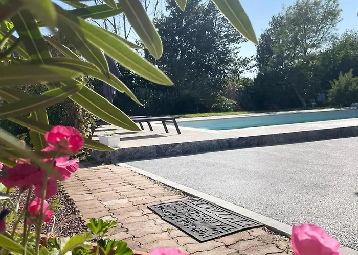 2 Maisons Privatives Avec Piscine Et Vakantiehuis Grues