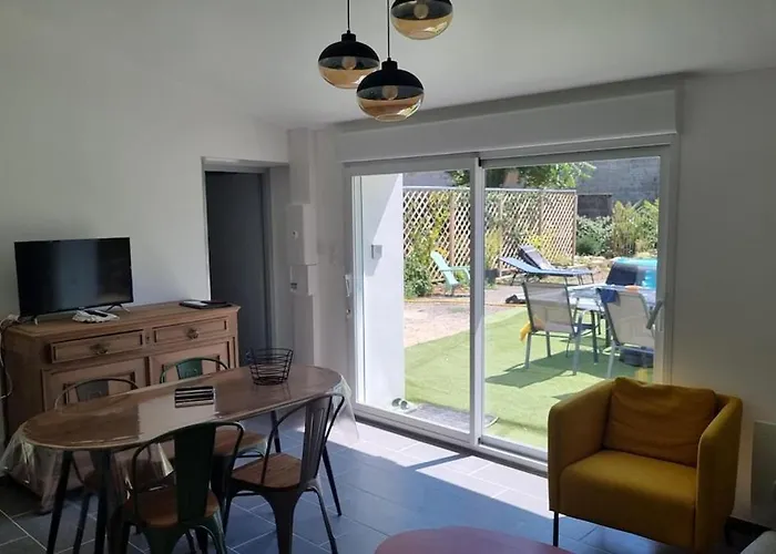 2 Maisons Privatives Avec Piscine Et Grues